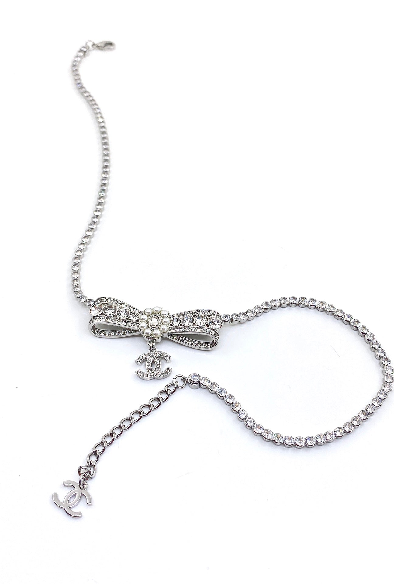 18K Chanel Diamonds Bow Tie Necklace